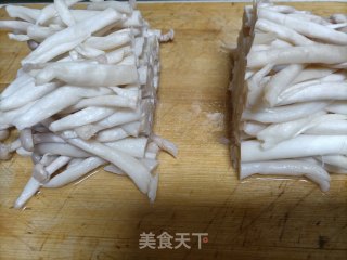 白玉菇番茄炒鸡蛋步骤2