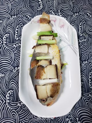 腊肉蒸黄鱼步骤5