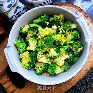 茶油炒西兰花步骤6