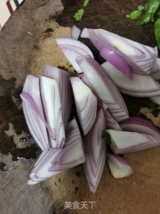 洋葱香菜炒肉卷步骤2