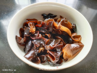 鱼香鸡胸肉步骤2