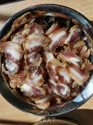 腊肉蒸金针菇步骤3