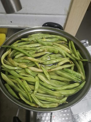 脆骨焖豆角步骤2