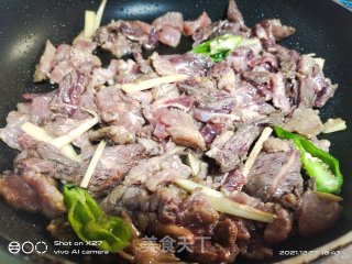 娃娃菜梗炒牛肉步骤2 娃娃菜梗炒牛肉步骤2