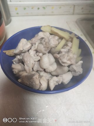 莲藕炒鸡肉步骤3