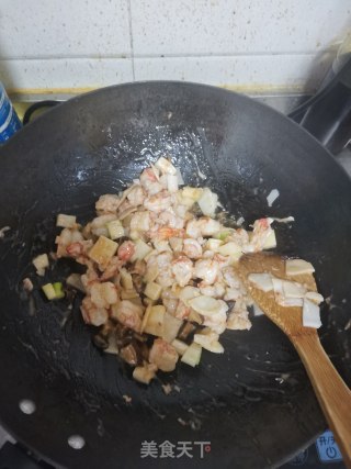 香菇冬笋爆红虾步骤7