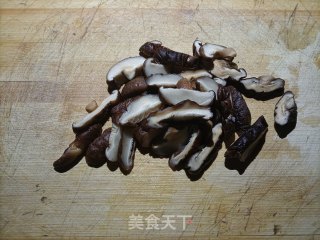 香菇白玉菇炒肉片步骤1