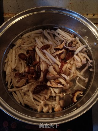 香菇白玉菇炒肉片步骤5
