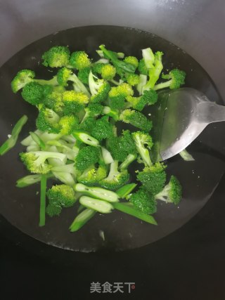 五花肉炒菜花步骤5