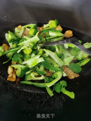 五花肉炒菜花步骤10