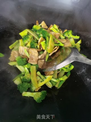 五花肉炒菜花步骤11