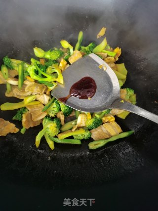 五花肉炒菜花步骤12