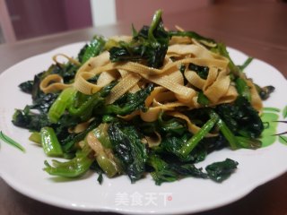 菠菜炒豆腐皮步骤6