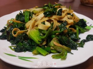菠菜炒豆腐皮步骤7
