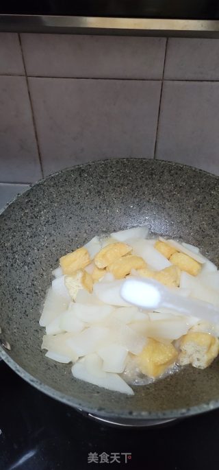 肉片油豆腐烧白萝卜步骤9