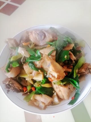 腊鸡炒蒜苗步骤7