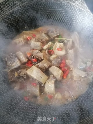 腊鸡炒蒜苗步骤5
