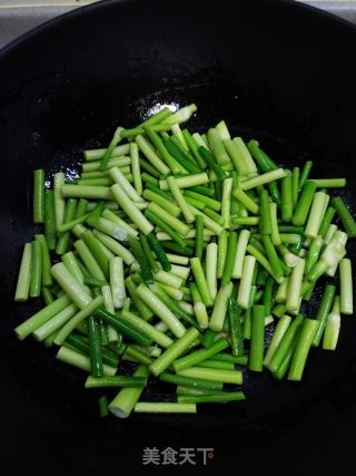 美味下饭蒜薹炒肉丝步骤4