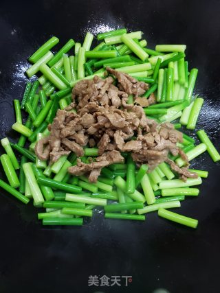 美味下饭蒜薹炒肉丝步骤5