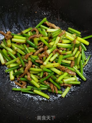 美味下饭蒜薹炒肉丝步骤7
