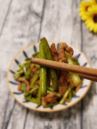 美味下饭蒜薹炒肉丝步骤9