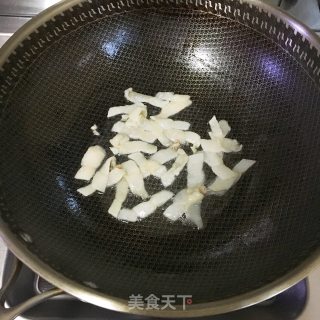 滑子菇炒肉丝步骤4