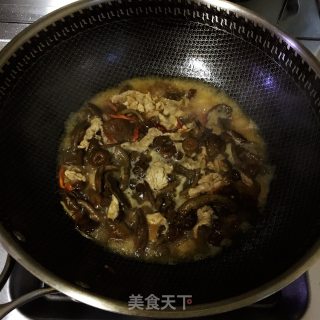 滑子菇炒肉丝步骤9