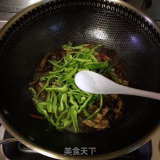 滑子菇炒肉丝步骤11
