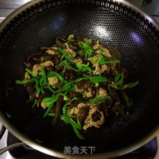 滑子菇炒肉丝步骤12