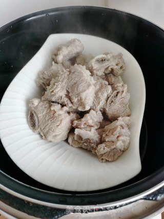 排骨炒腐竹步骤2