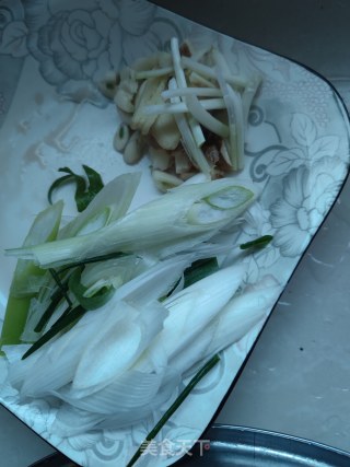 大葱炒羊肉步骤2