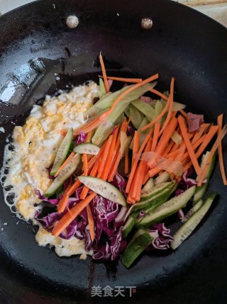鸡蛋炒蔬菜步骤2