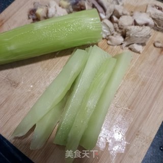 莴苣丁炒鸡肉丁步骤3 莴苣丁炒鸡肉丁步骤3