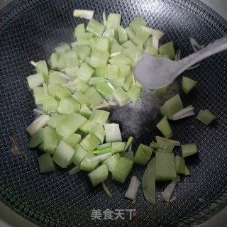 莴苣丁炒鸡肉丁步骤7 莴苣丁炒鸡肉丁步骤7