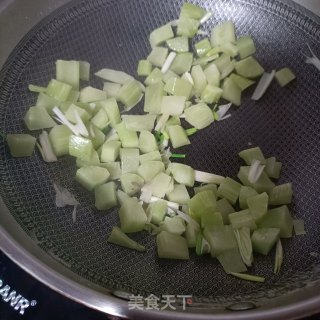 莴苣丁炒鸡肉丁步骤6 莴苣丁炒鸡肉丁步骤6