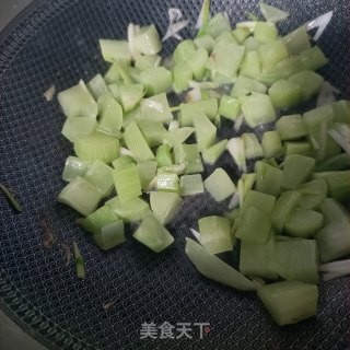 莴苣丁炒鸡肉丁步骤8 莴苣丁炒鸡肉丁步骤8
