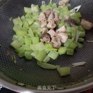 莴苣丁炒鸡肉丁步骤9 莴苣丁炒鸡肉丁步骤9