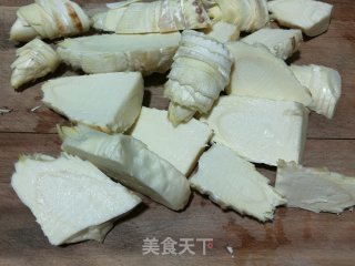 咸肉烧冬笋步骤1