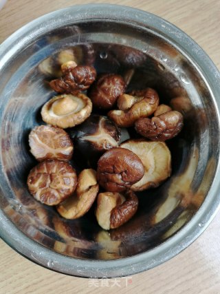 笋干焖腊肉步骤3