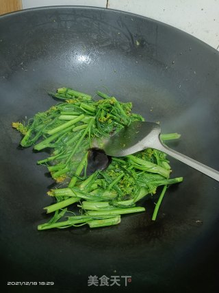 清炒油菜花步骤4