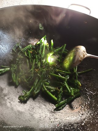 炒油菜步骤3