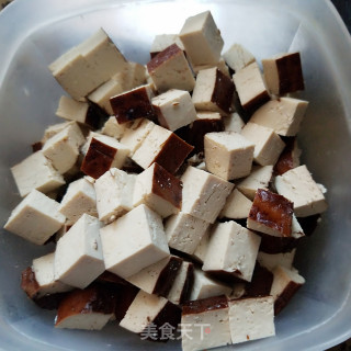 萝卜缨炒豆干步骤4