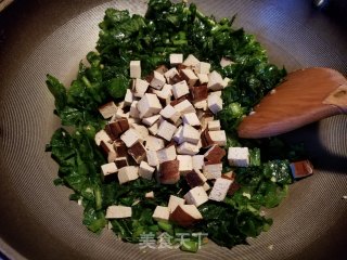 萝卜缨炒豆干步骤8
