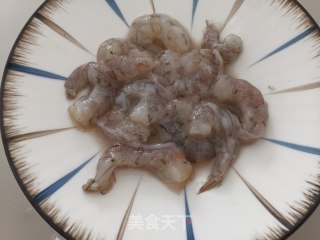 豌豆虾仁滑蛋步骤2