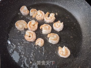 豌豆虾仁滑蛋步骤5