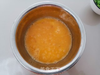 豌豆虾仁滑蛋步骤4