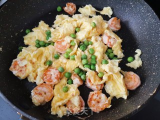 豌豆虾仁滑蛋步骤7