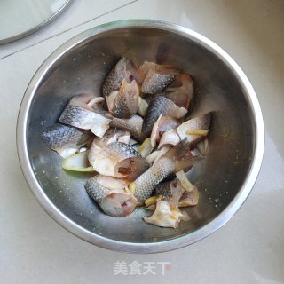 香炸鲜梭鱼步骤1