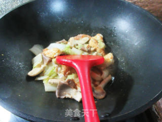 煎鸡蛋秀珍菇炒大白菜步骤9