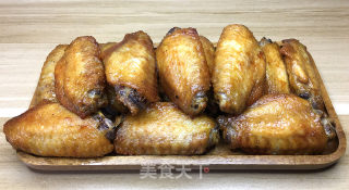 家常窖焗鸡翅，外壳酥脆，入口鲜嫩多汁，好吃到舔手指。步骤7